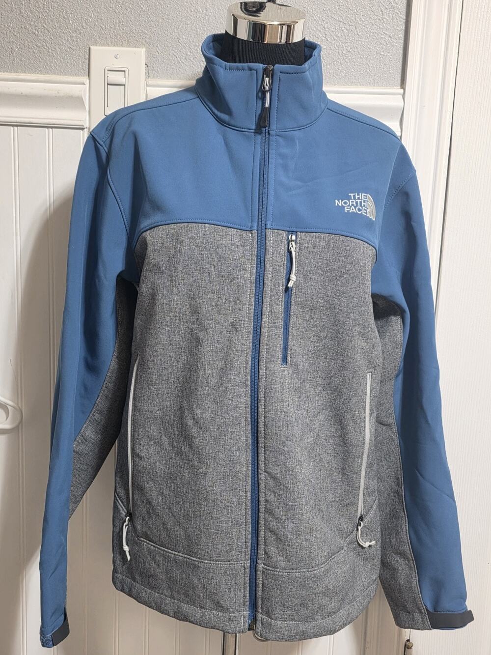 The North Face Mens Medium Monterey Blue Apex Climate Block Softshell Jacket